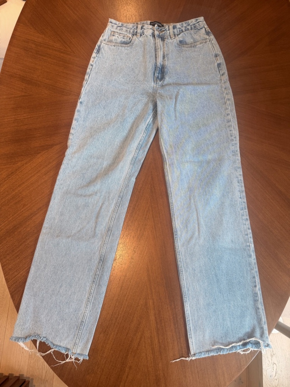 Kittenish Classic Light Blue Denim Wash Frayed Bottom High Waisted Jeans Sz 28